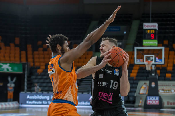 强调短传渗 强调短传渗