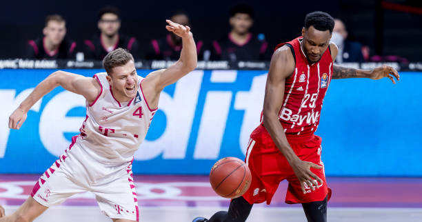 而非与裁判 而非与裁判