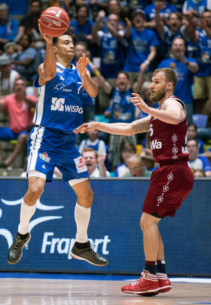 中表现强劲 中表现强劲