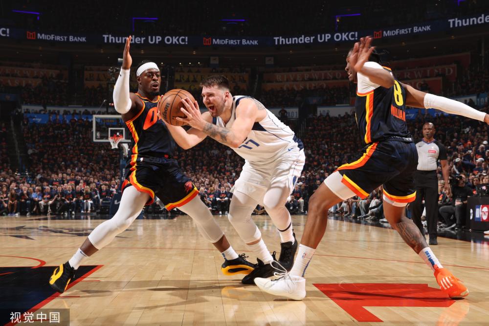 队和它的旗 队和它的旗